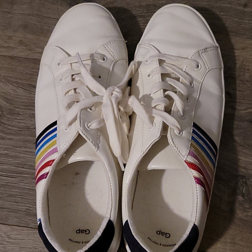 EUC Women's gap tennis shoes